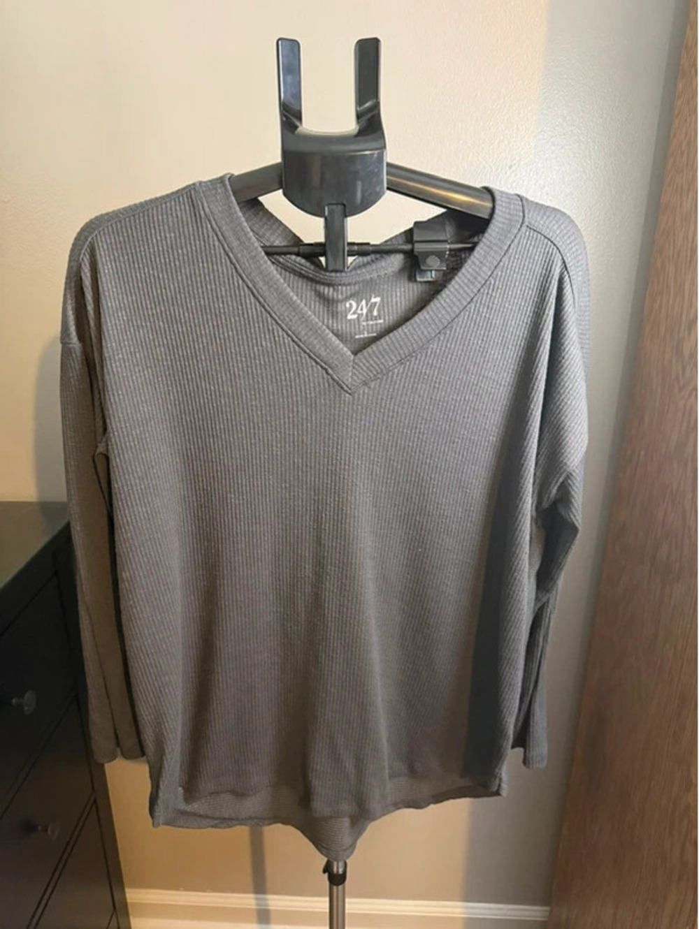 Maurices 24/7 Women’s Large Gray Ribbed V-Neck Long Sleeve Top